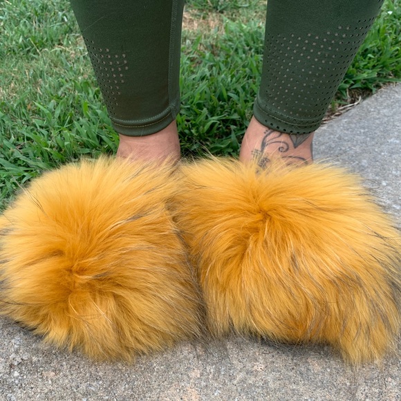 ✨NWOT✨ Fluffy Fur Slides - Picture 6 of 11
